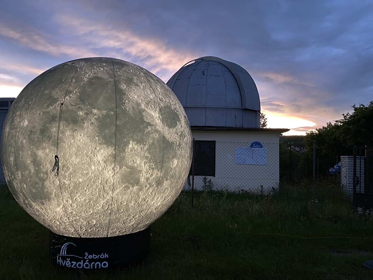 Model Měsíce - světelná instalace